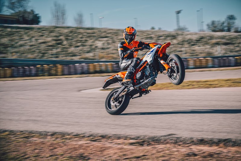 390 SMC-R 2025 - Supermoto - Coast Powersports - Yamaha, KTM, Kawasaki motorcycles - Adelaide, South Australia